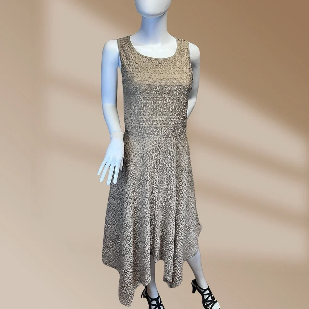 Ronni Nicole Women's Taupe Lace Overlay Shark Bite Hem Tank Top Dress Sz 10 NWOT - Picture 2 of 4